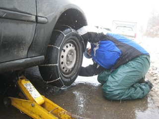 Illustration for article titled Go Ahead, Midwesterners, Laugh At The Californians Struggling In The Snow!